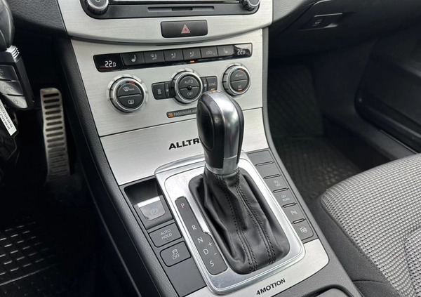 Volkswagen Passat cena 35500 przebieg: 253000, rok produkcji 2012 z Dębno małe 137